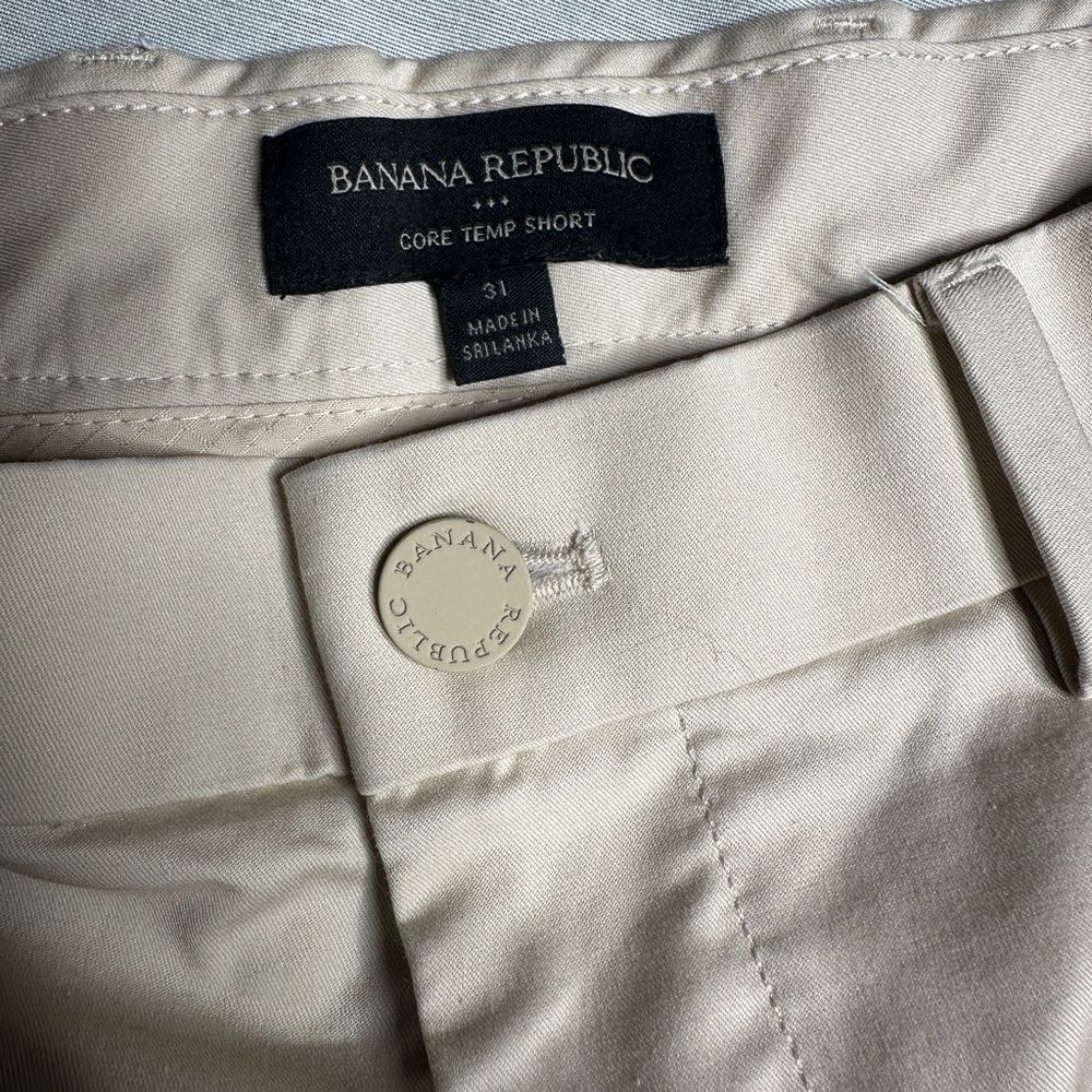 Banana Republic Men's Beige Flat Front Shorts - Picture 9 of 10